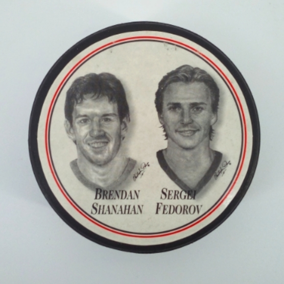 1997 NHL Forwards Burger King Collab Hockey Puck Collector - Picture 1 of 4